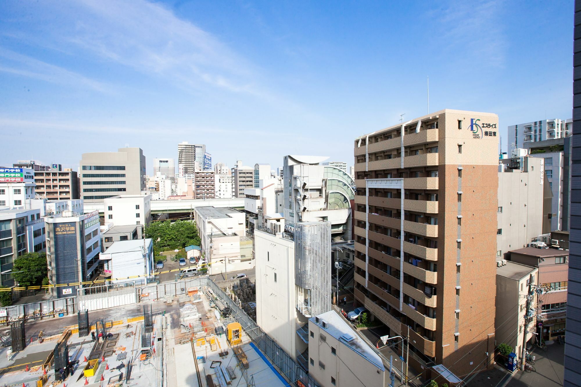 Premias Umeda Apartment Osaka Bagian luar foto